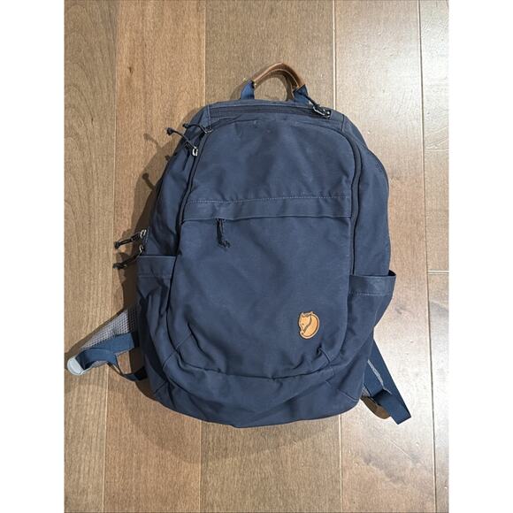 Fjällräven Räven 20 Navy Backpack Everyday Pack w/ Laptop Sleeve Discolored - Picture 1 of 11